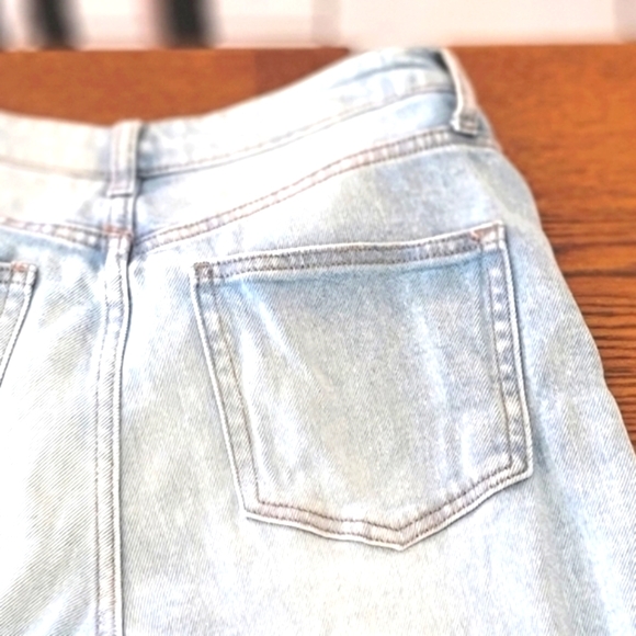 Stylish Light Blue Distressed Jeans - Picture 5 of 7